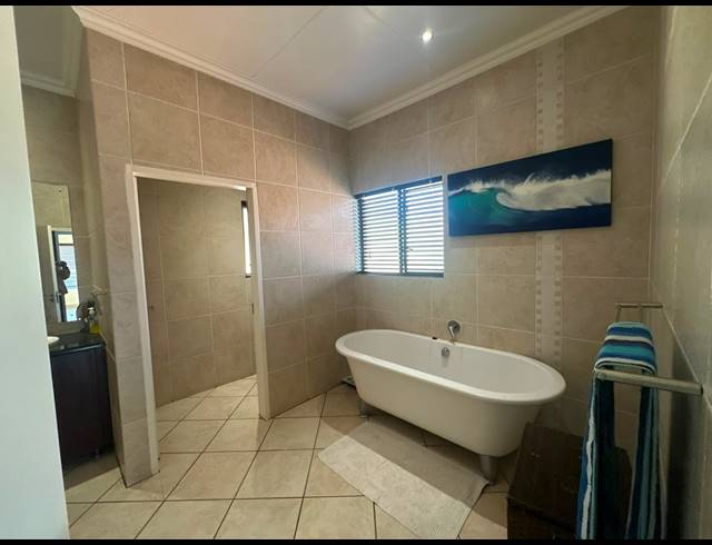 3 BEDROOM TOWNHOUSE FOR SALE IN GLENVISTA
